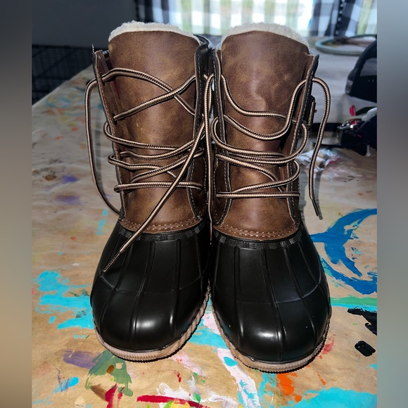 Steve Madden Shoes - EUC MADDEN GIRL DUCK BOOTS SIZE 7.5 PRETTY MUCH BRAND NEW READ DESCRIPTION
